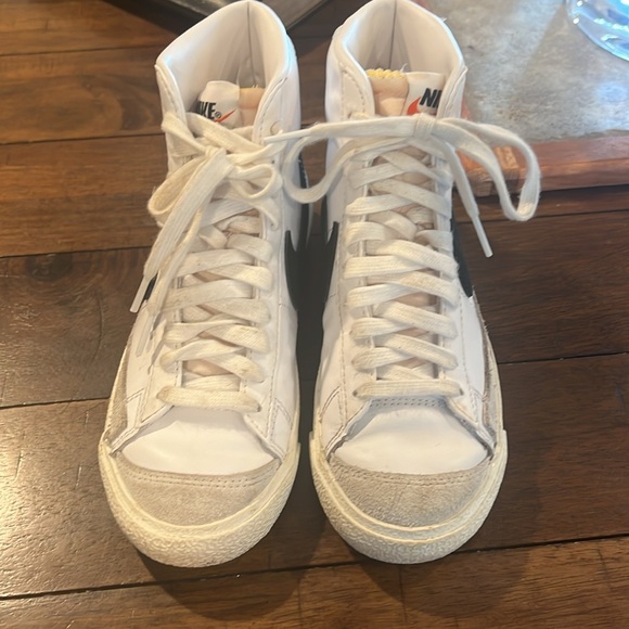 Nike Blazers  size 5 Euro size 35.5 great EUC barely worn - Picture 2 of 3